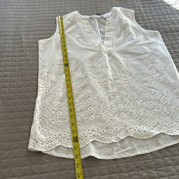 🌞 New Direction Bright White Sleeveless Appliqué Top - Picture 7 of 7